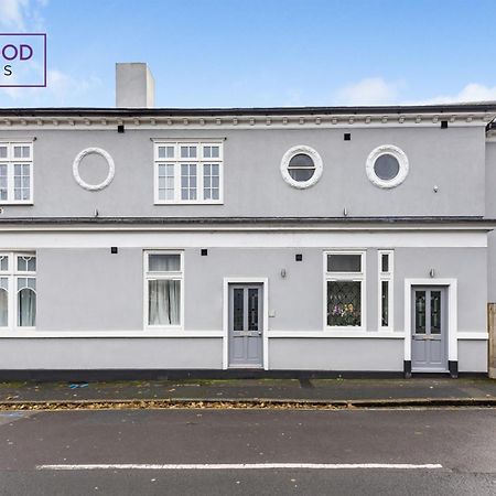 1 Bed 1 Bath Town Center Apartments For Corporates & Contractors, Wifi, Netflix And Parking On Selected Units By Redwood Stays Aldershot Kültér fotó