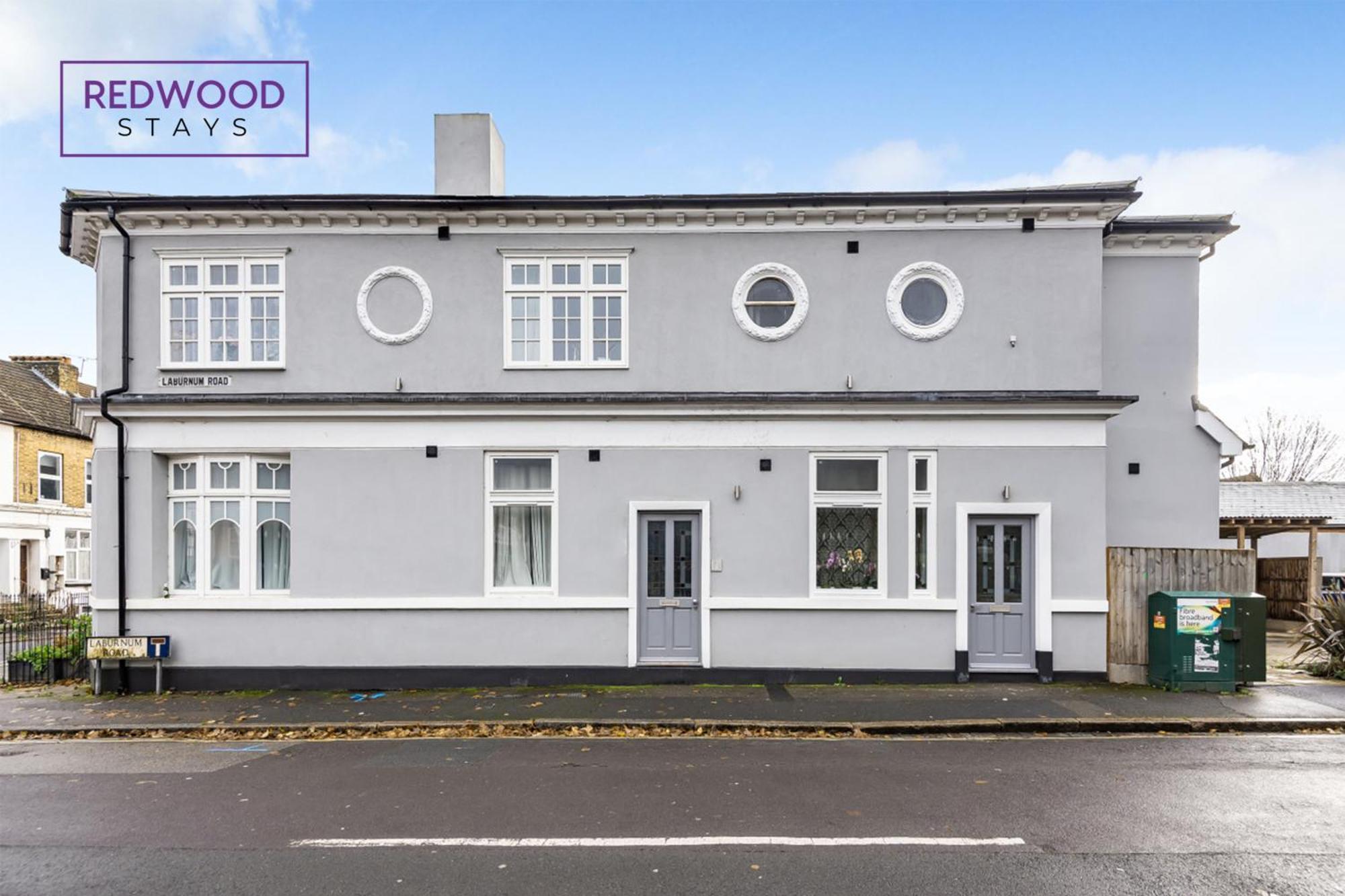 1 Bed 1 Bath Town Center Apartments For Corporates & Contractors, Wifi, Netflix And Parking On Selected Units By Redwood Stays Aldershot Kültér fotó
