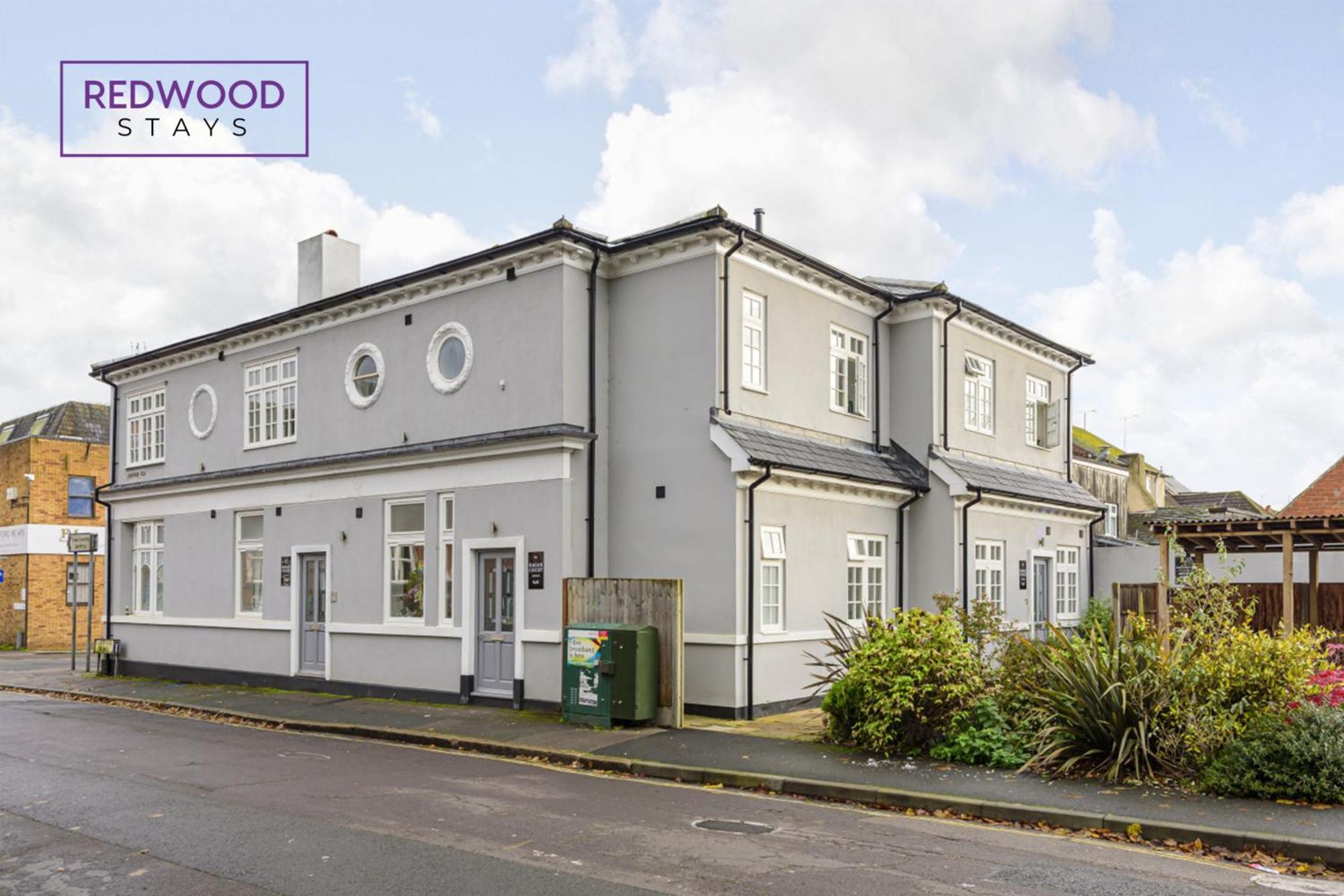 1 Bed 1 Bath Town Center Apartments For Corporates & Contractors, Wifi, Netflix And Parking On Selected Units By Redwood Stays Aldershot Kültér fotó