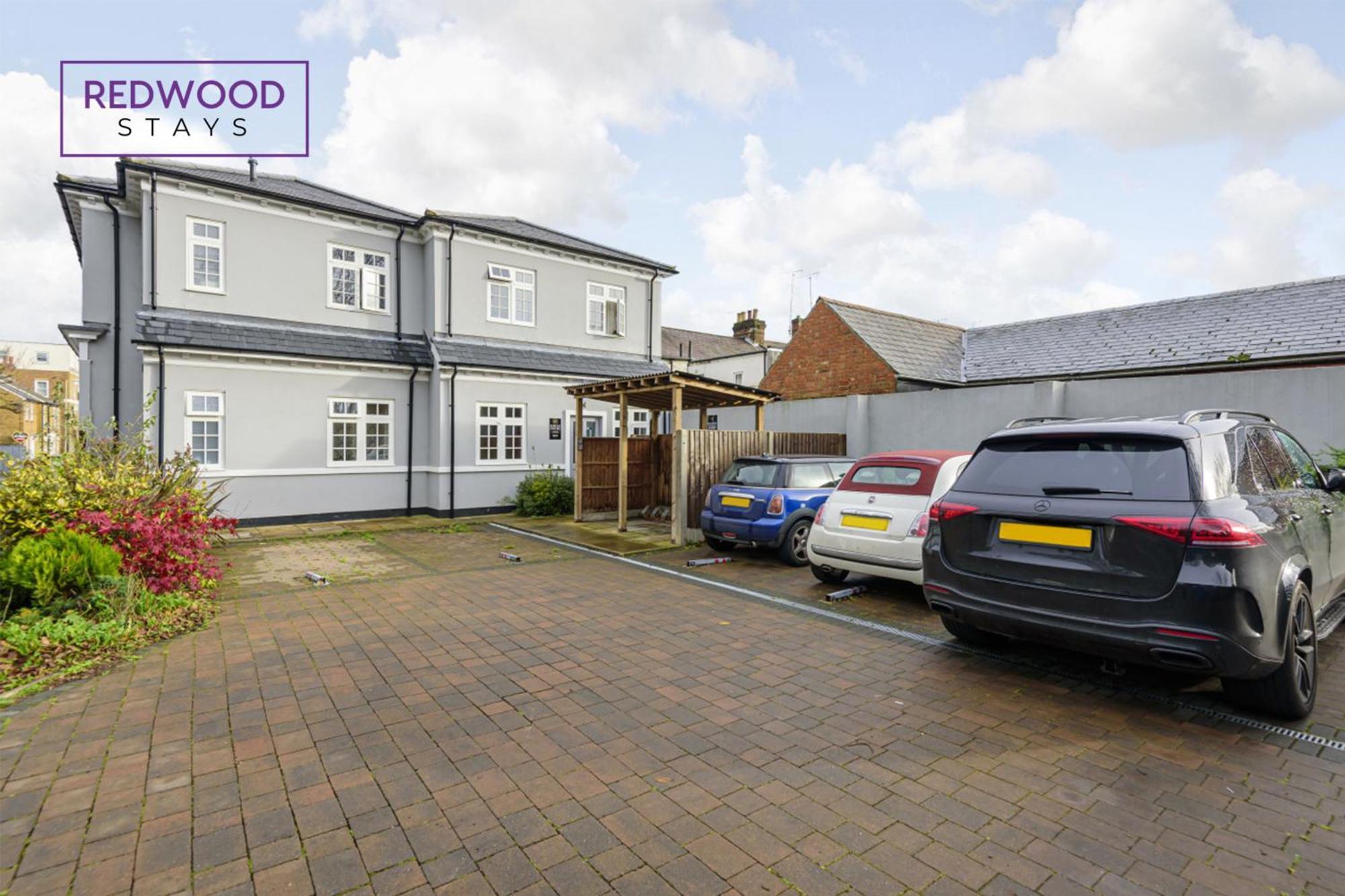1 Bed 1 Bath Town Center Apartments For Corporates & Contractors, Wifi, Netflix And Parking On Selected Units By Redwood Stays Aldershot Kültér fotó