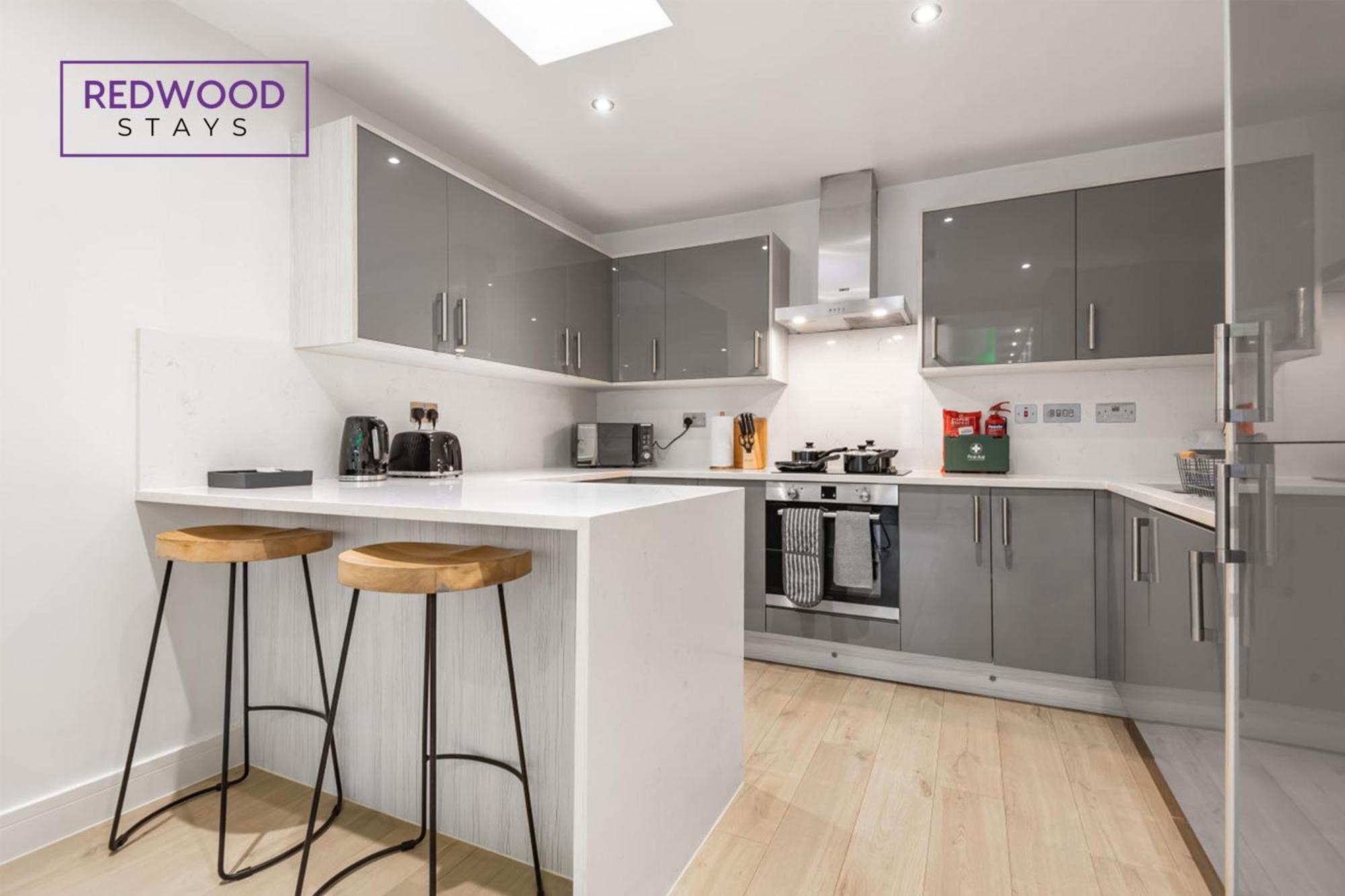 1 Bed 1 Bath Town Center Apartments For Corporates & Contractors, Wifi, Netflix And Parking On Selected Units By Redwood Stays Aldershot Kültér fotó