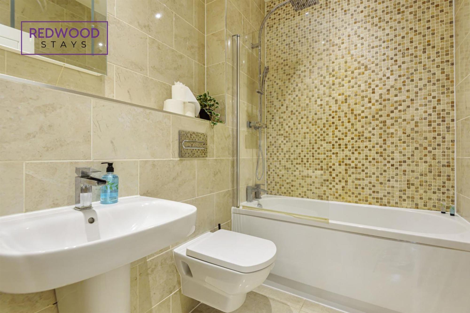 1 Bed 1 Bath Town Center Apartments For Corporates & Contractors, Wifi, Netflix And Parking On Selected Units By Redwood Stays Aldershot Kültér fotó