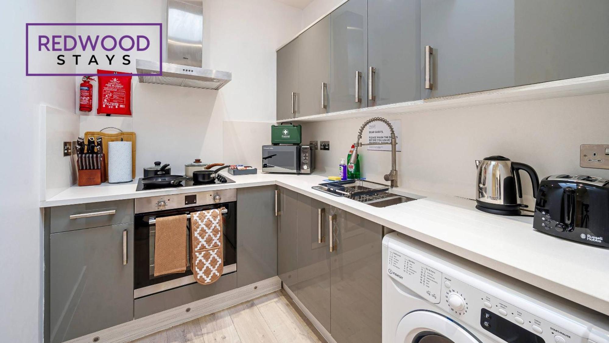 1 Bed 1 Bath Town Center Apartments For Corporates & Contractors, Wifi, Netflix And Parking On Selected Units By Redwood Stays Aldershot Kültér fotó