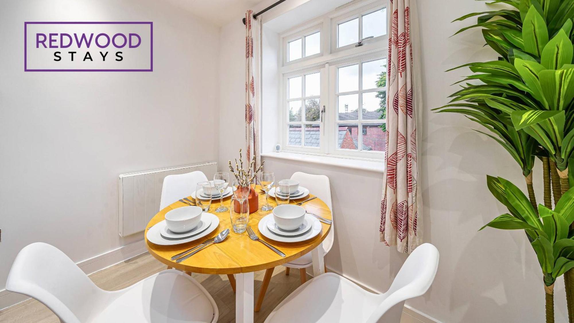 1 Bed 1 Bath Town Center Apartments For Corporates & Contractors, Wifi, Netflix And Parking On Selected Units By Redwood Stays Aldershot Kültér fotó