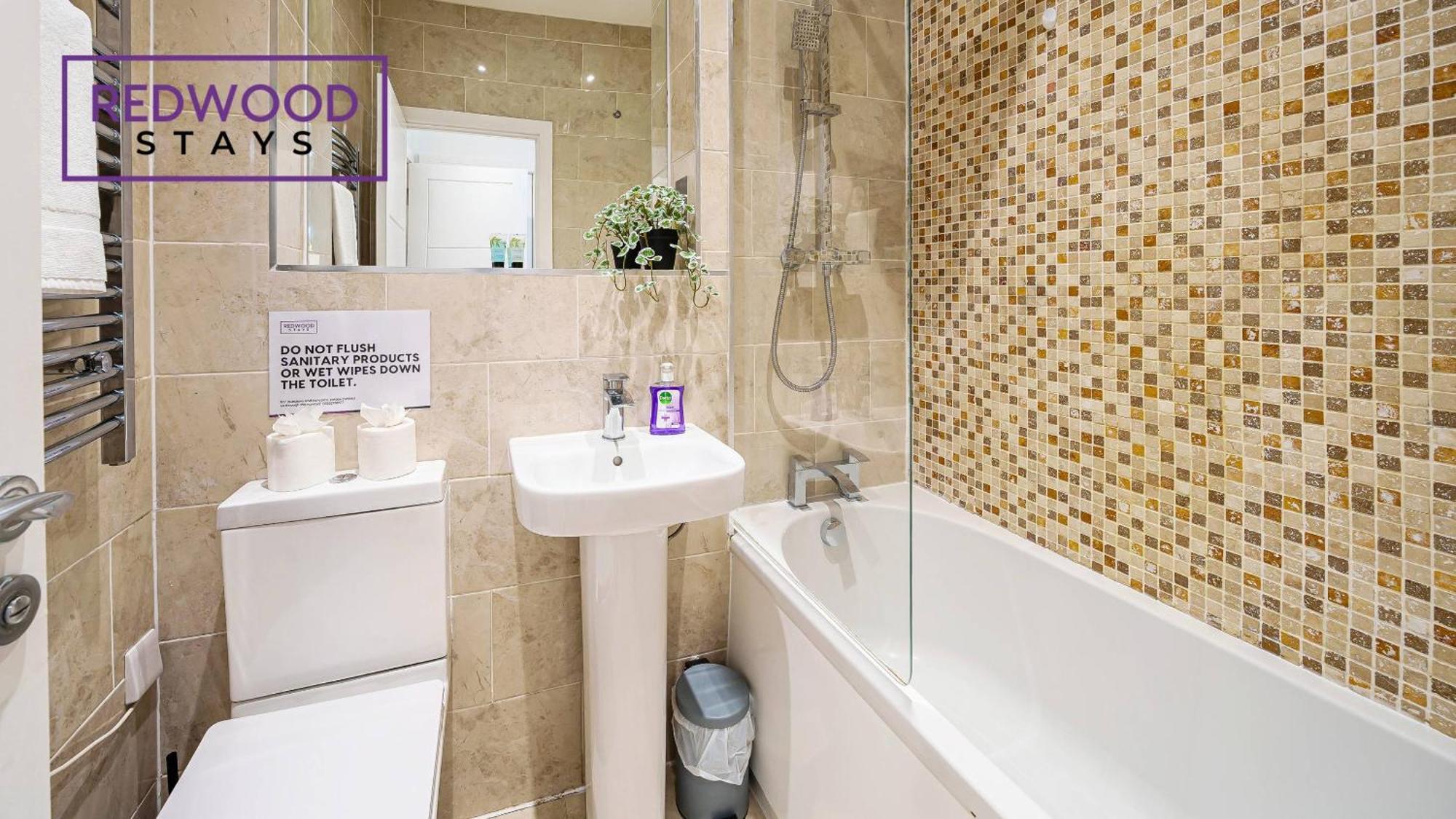 1 Bed 1 Bath Town Center Apartments For Corporates & Contractors, Wifi, Netflix And Parking On Selected Units By Redwood Stays Aldershot Kültér fotó