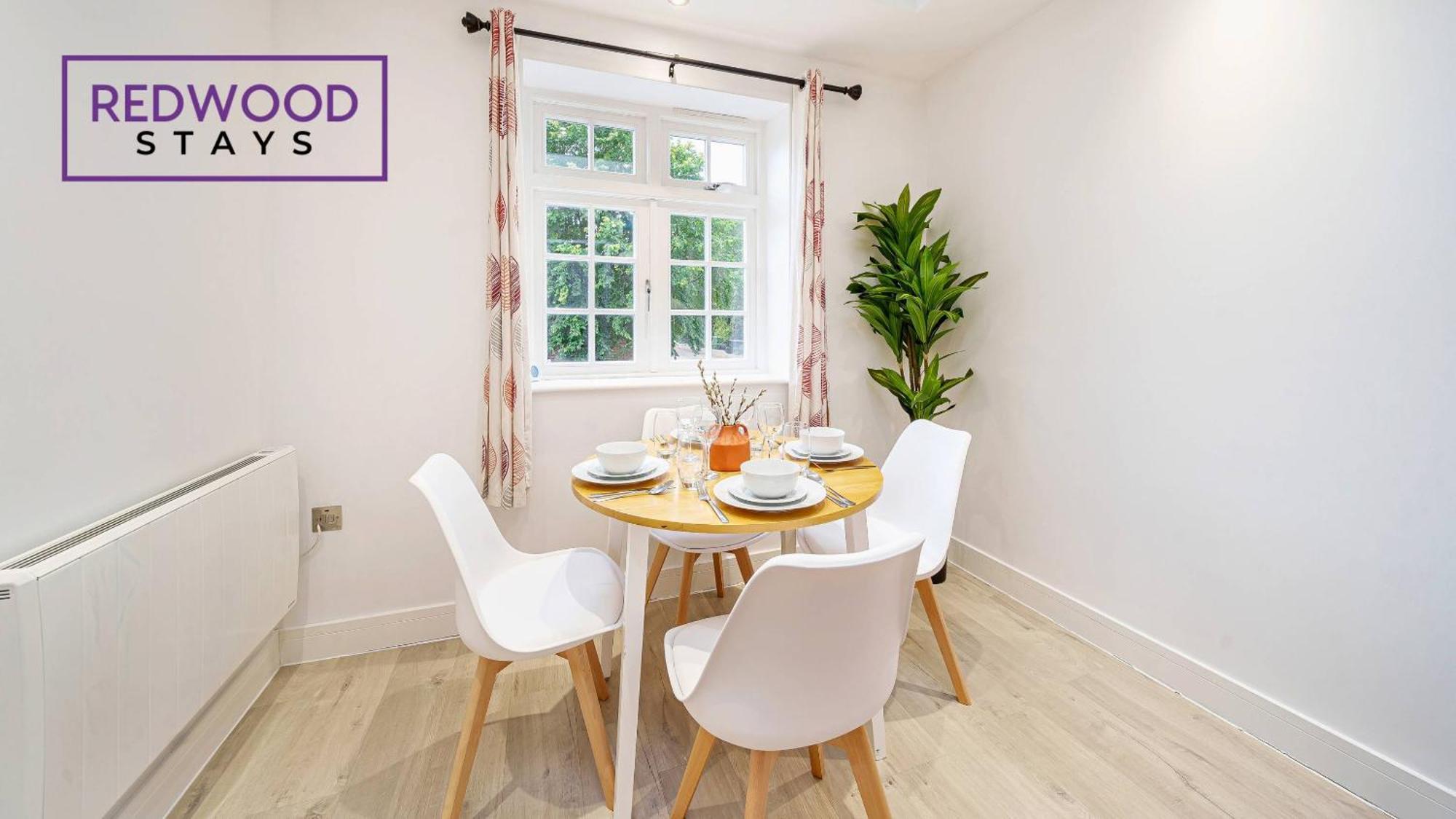 1 Bed 1 Bath Town Center Apartments For Corporates & Contractors, Wifi, Netflix And Parking On Selected Units By Redwood Stays Aldershot Kültér fotó
